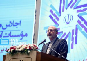 شرکت دکتر دستغیب در مراسم تجلیل از سرآمدان علمی و فرهنگی دانشگاه شیراز و تجلیل از خیران آموزش عالی استان فارس